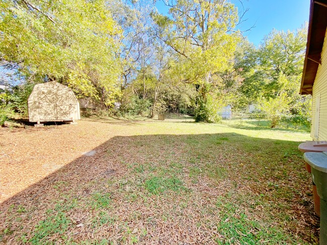 Photo - 805 Douglas St