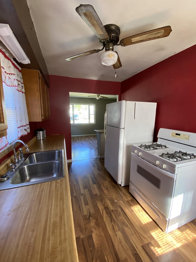 Photo - 1736 W Grand Ave