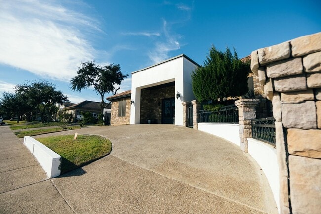 Photo - 302 Lake Clark Ct