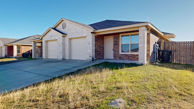 Photo - FREE JANUARY RENT!!!!!