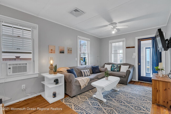 Photo - 203 2nd Ave