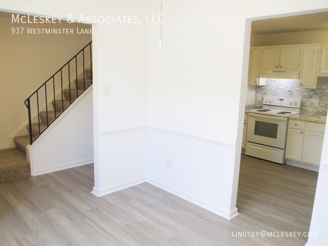 Photo - 937 Westminster Ln