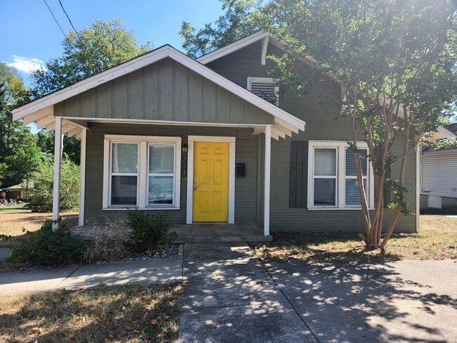 Building Photo - 311 E Narroway St