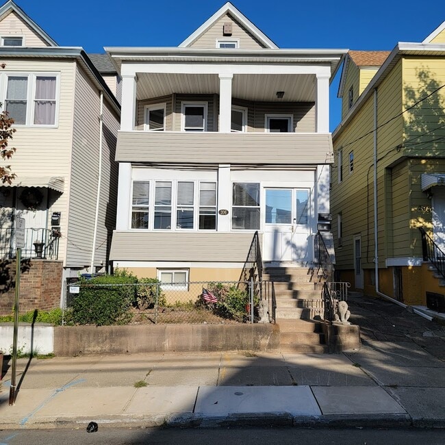Building Photo - 206 Cambridge Ave Unit 206 Cambridge Ave Garfiel