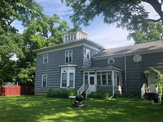 315 E Maple St Unit 2