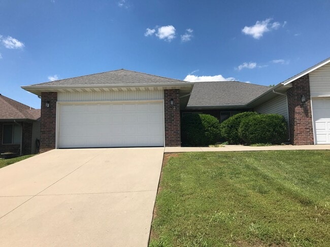Photo - Executive Rental 2 Bedroom 2 Bath 2 Car Garage Duplex