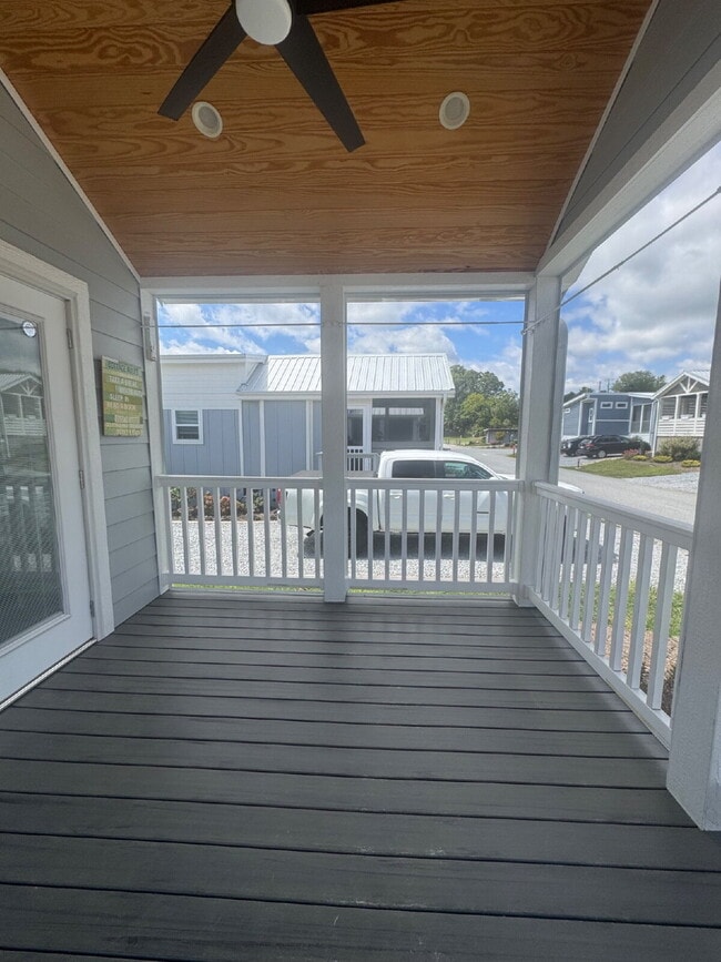 Tiny home at the Hamlet in Simple Living