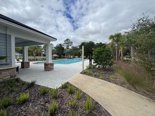 Photo - Fall Into Savings –Rent Reduced! Housing c...