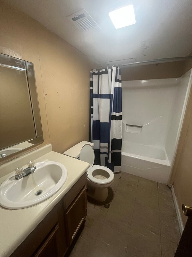 Photo - 516 Summit St Unit 3 s available