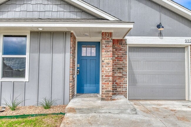 Photo - Brand New Construction in Varenna Landing!