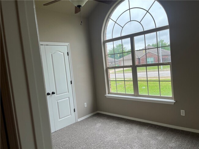 Photo - 121 Willow Dr