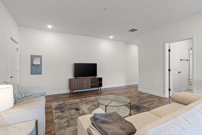 Photo - 2318 E Main St Unit ID1043903P