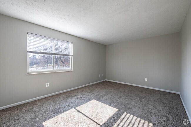 2BR, 1BA - 756SF - Primary Bedroom