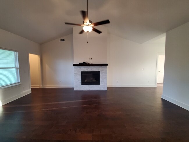 Photo - 220 Hermitage Point Dr