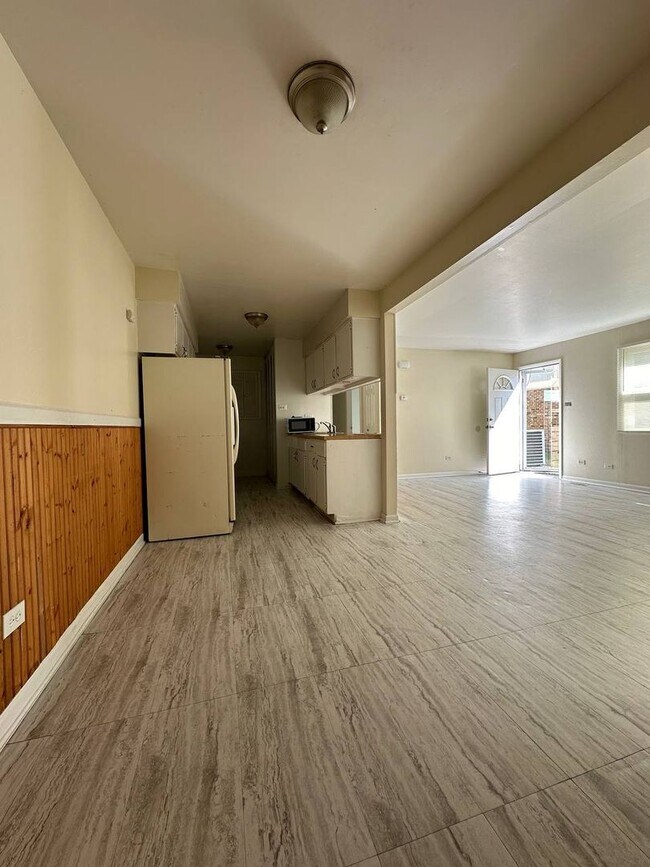 1600/Month 2 Bedroom 1 Bath Townhome in Ly... Townhome Rental in