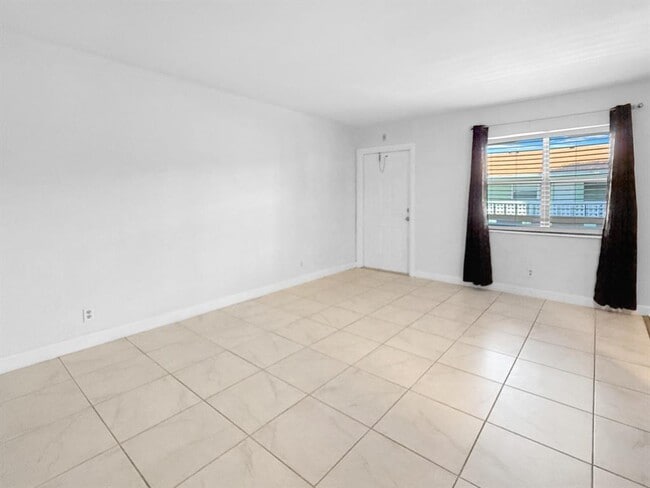 Photo - 2607 NE 8th Ave Unidad 29
