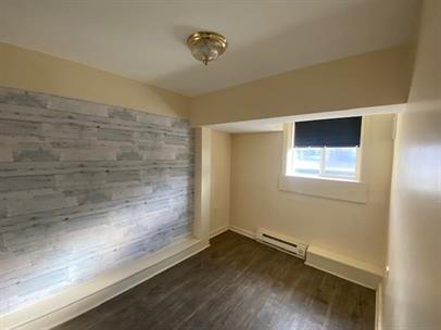 Photo - 137 W King St