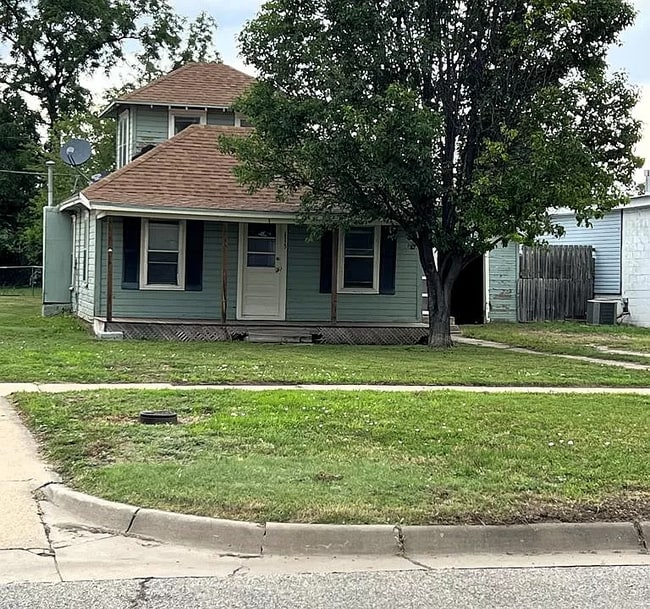 Photo - 115 E Grand Ave Casa