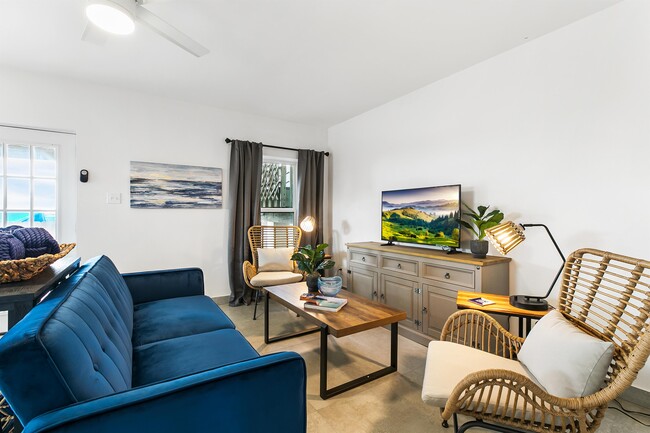 Building Photo - 113 W Sunny Isle Dr Rental