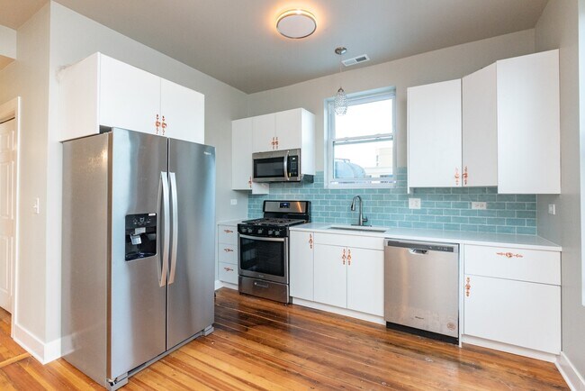 Building Photo - 3547 N Sheffield Ave Unit 3 Rental