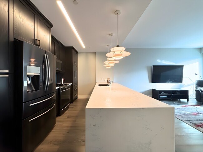 Photo - 181 James St N Unit PH4