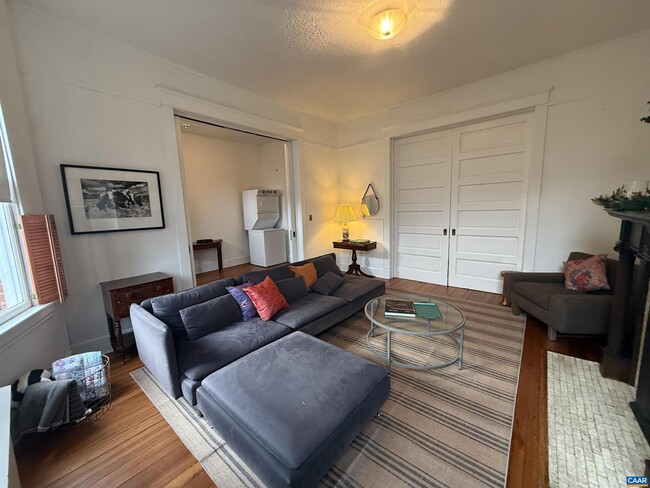 Photo - 615 E High St