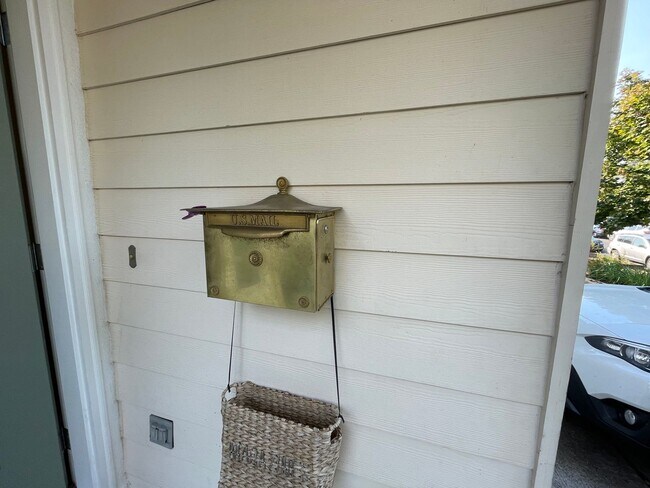 Photo - Lovely Townhouse with 2 Bedroom 1.5 Bathro...