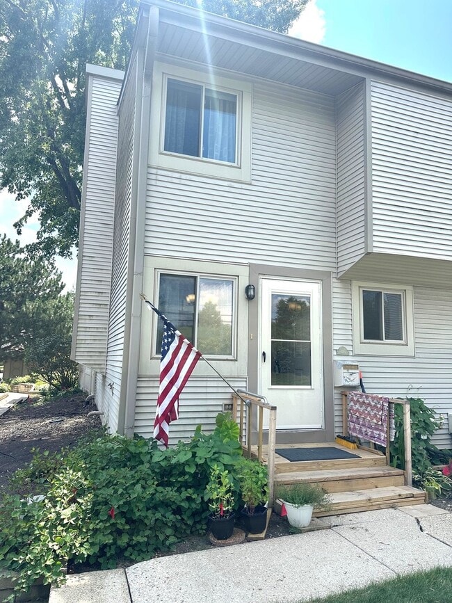 Building Photo - 615 Verde Dr Unit 615