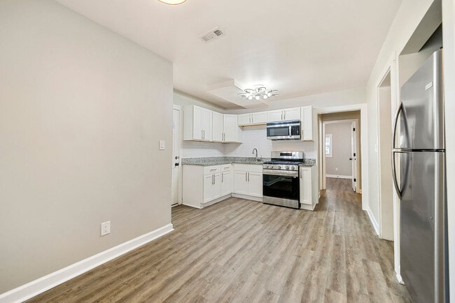 Photo - 600 Frasier St SE