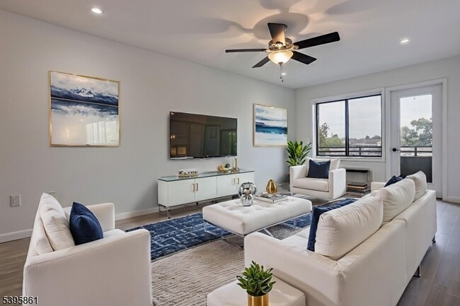 Photo - 850 Main St Unidad 201