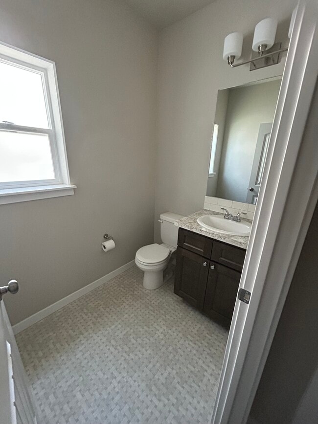 Photo - 1008 Frank Henry Rd