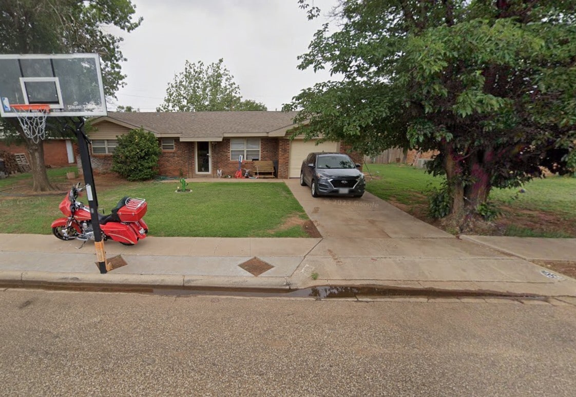 Photo - 905 S Pecos Dr