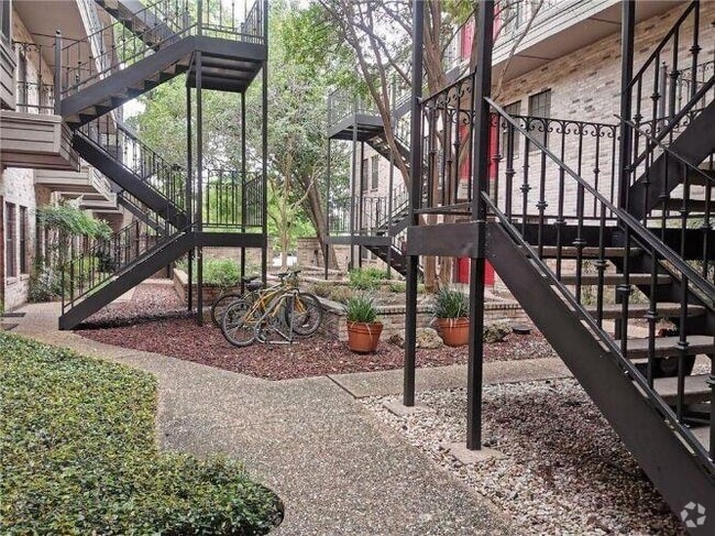 Building Photo - 2216 San Gabriel St Unit 108 Rental