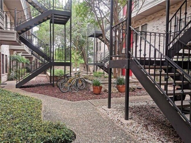 Building Photo - 2216 San Gabriel St Unit 108 Rental
