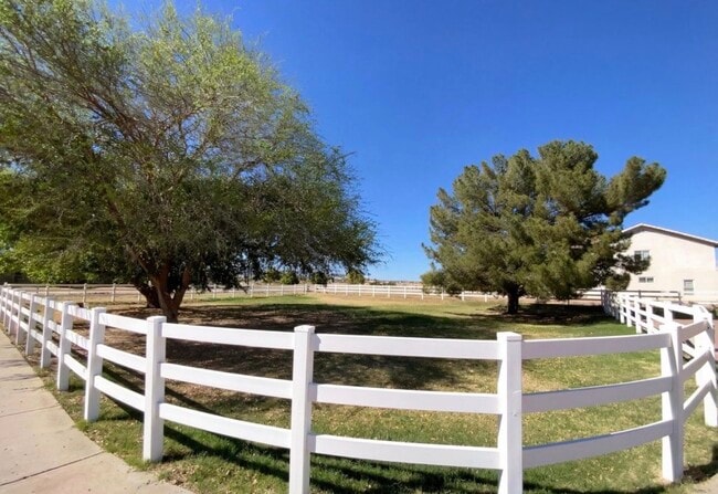 Photo - 7920 N 175th Ave