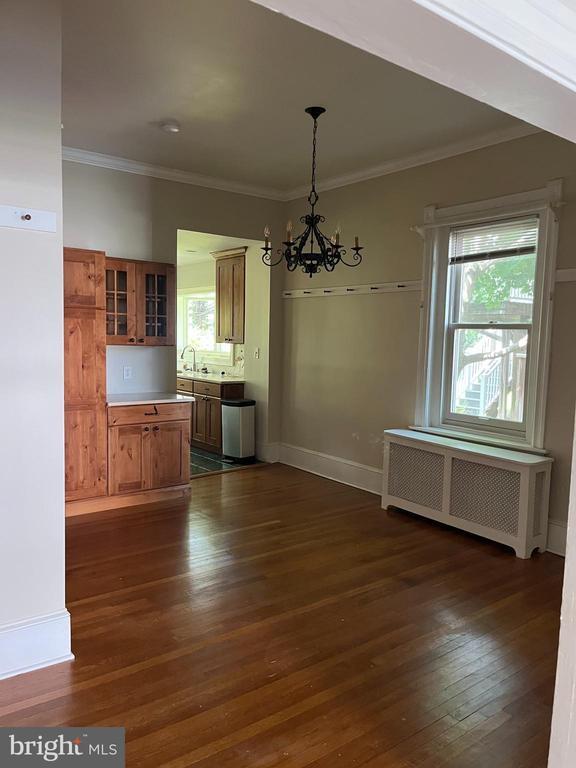 Photo - 210 GRAYLING Ave