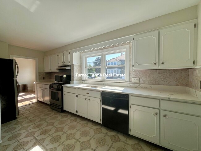 Building Photo - 10 Eliot St Unit 1 Rental