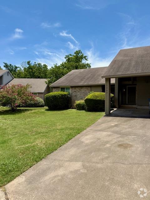 Building Photo - 1405 Summer Creek Dr Rental