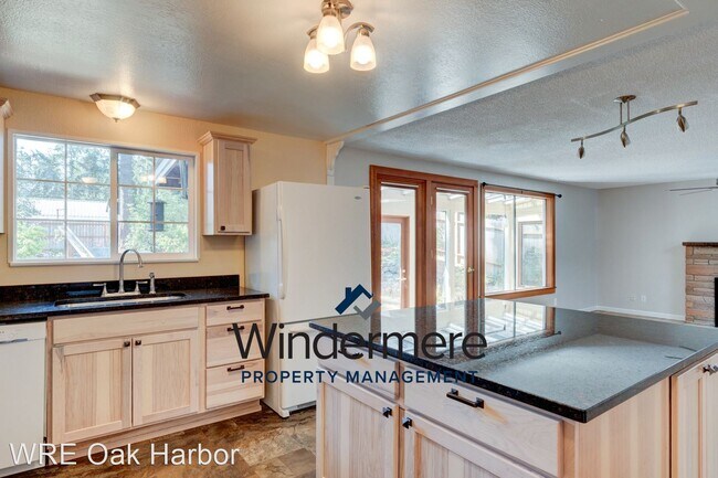 Photo - 3 br, 1.5 bath House - 1865 NE 8th Ave