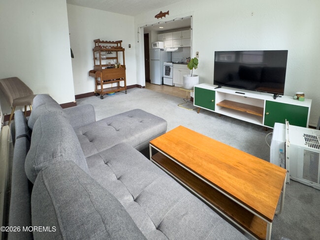 Photo - 19 Leroy Pl Unidad 1E