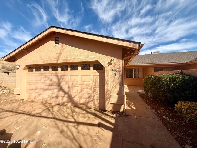 Building Photo - 4461 N Moccasin Cir Unit A