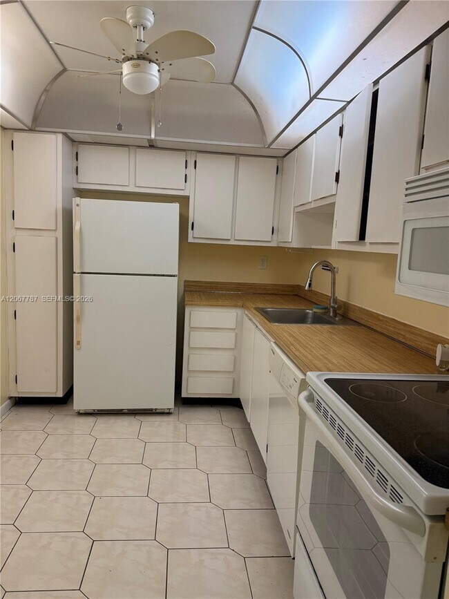 Building Photo - 6751 N University Dr Unit 216