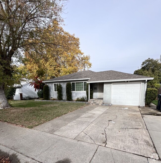 Building Photo - QUAINT HOME IN SACRAMENTO NEAR SOUTH LAND ...