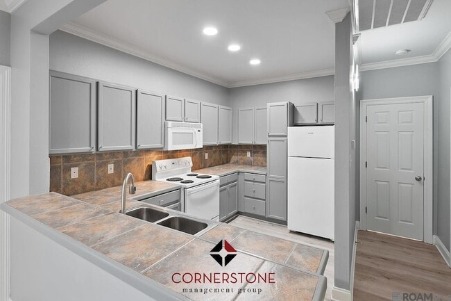 Building Photo - 4625 Burbank Dr Unit 607