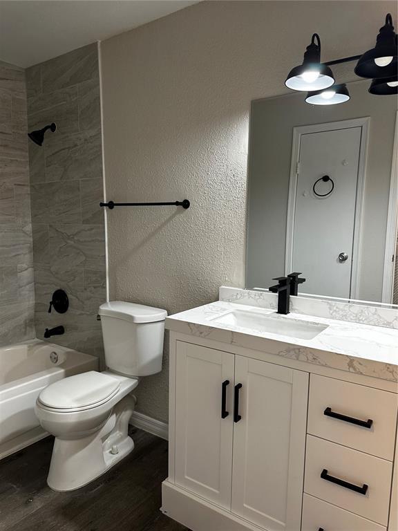 Photo - 833 Riverside Dr