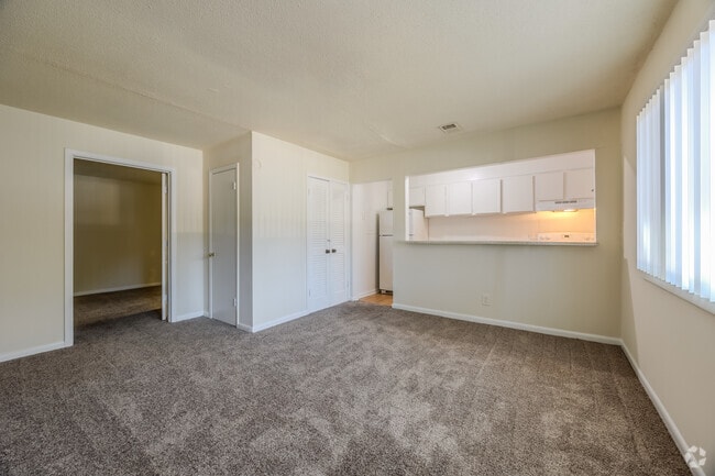 1BR, 1BA - 670SF - Living Room - Clarkston Oaks Apartments