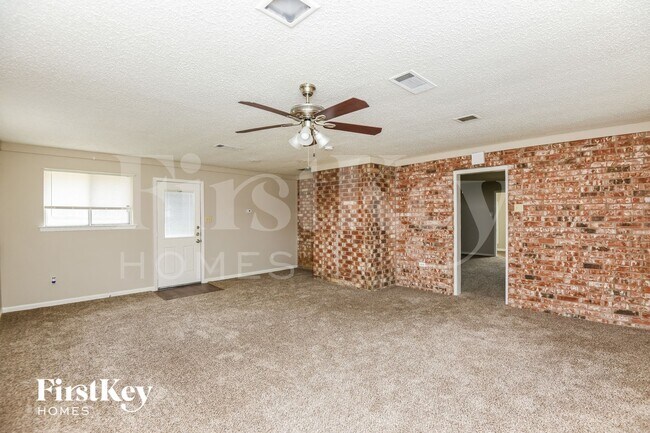 Photo - 2100 Cedar Ct