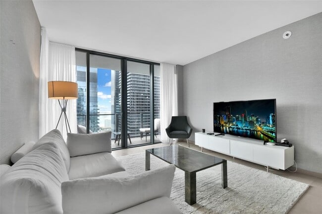 Photo - 88 SW 7th St Unidad 3503