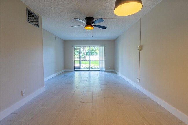 Photo - 3125 Oakland Shores Dr Unit B107