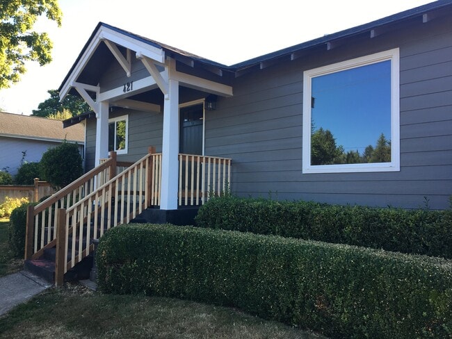 421 N 6th Ave SW